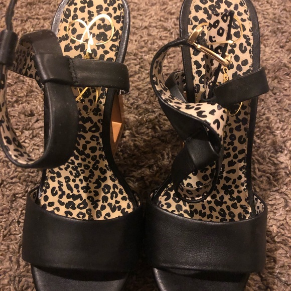 Shoes - Picture 5 of 8